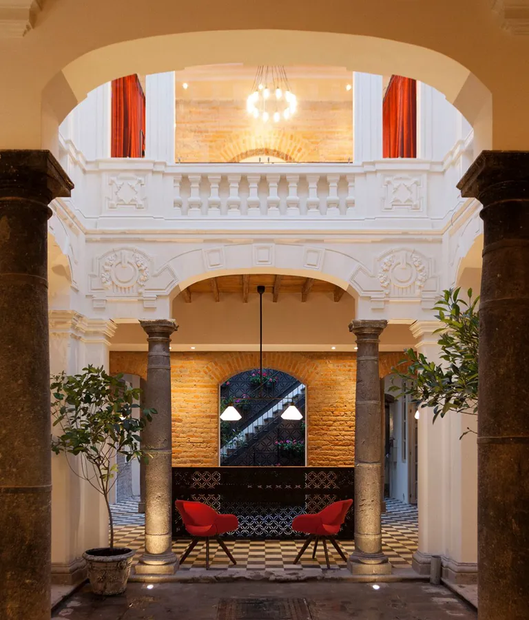 Carlota Inner in Quito